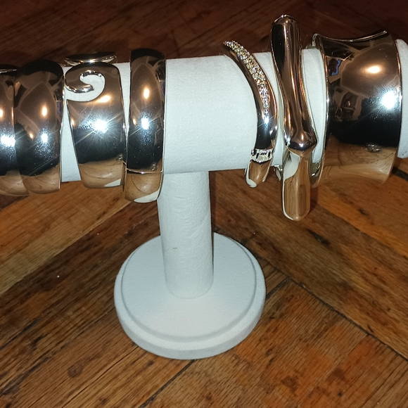 Bracelets - Picture 6 of 9